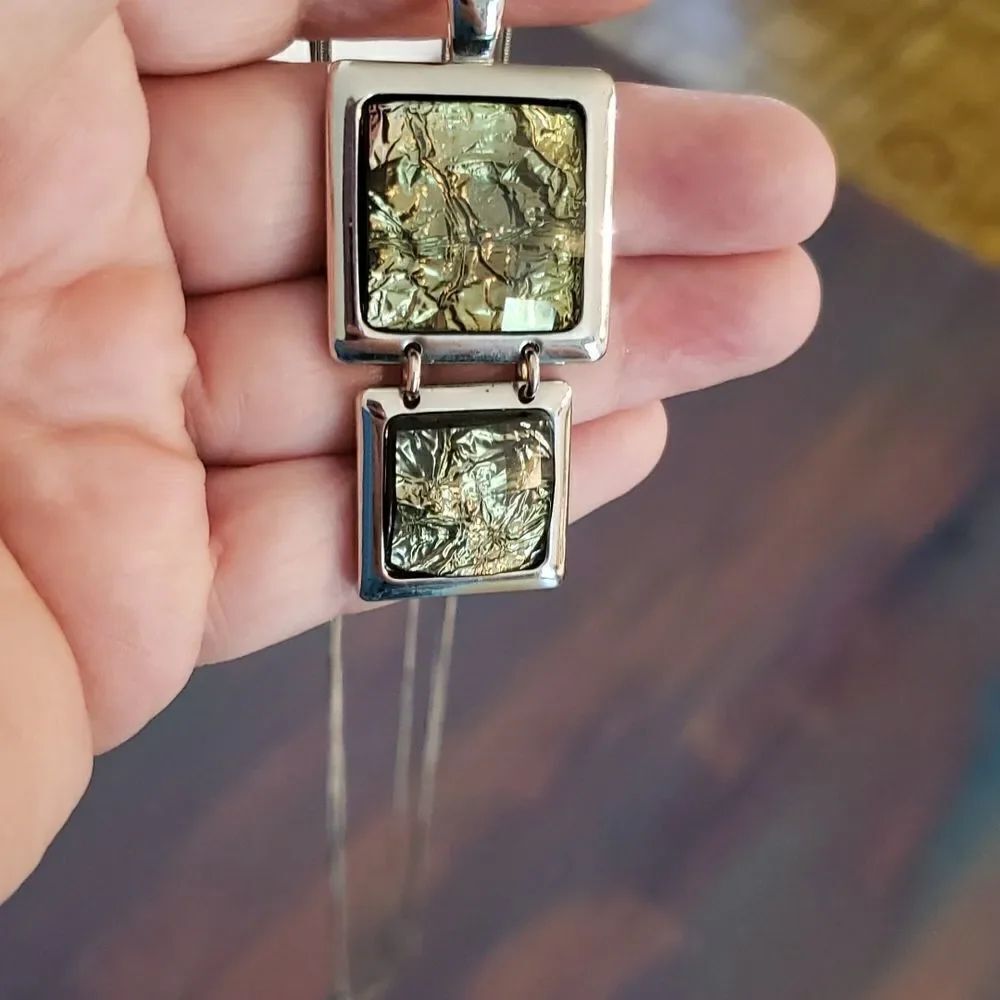 EUC Pretty Lia Sophia Pendant Necklace